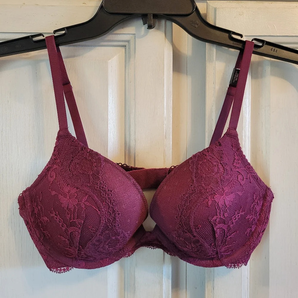 Victoria's Secret Lace Push Up Bra - Picture 1 of 5